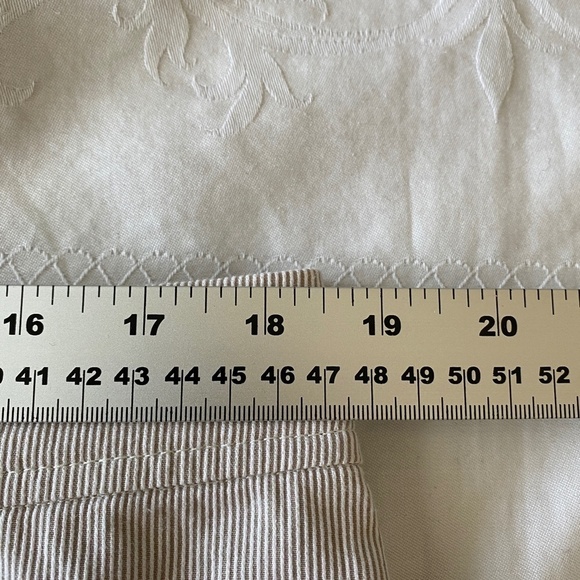 Ann Taylor Women's‎ Cream Pinstriped Wide Leg Walking Long Shorts Size 14 - Picture 4 of 9